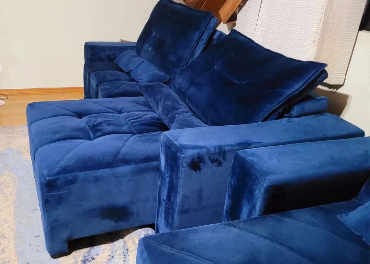 Sofá reclinável azul em veludo - Foto 3