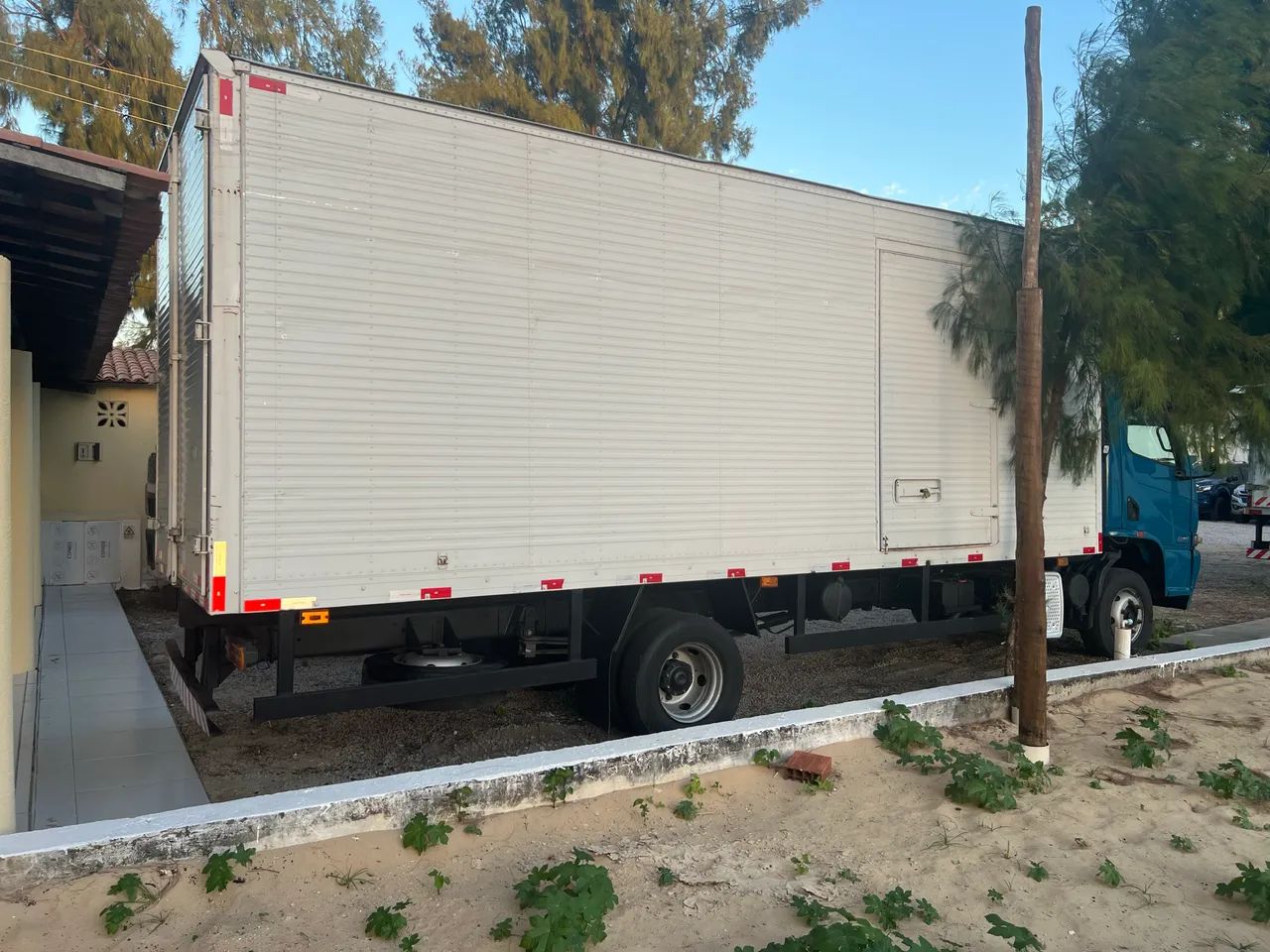 Accelo 815 2013 Baú de 6,40m - Foto 2