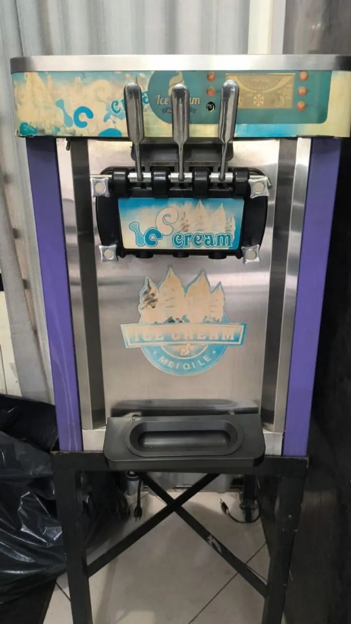 Vendo Máquina de Sorvete 