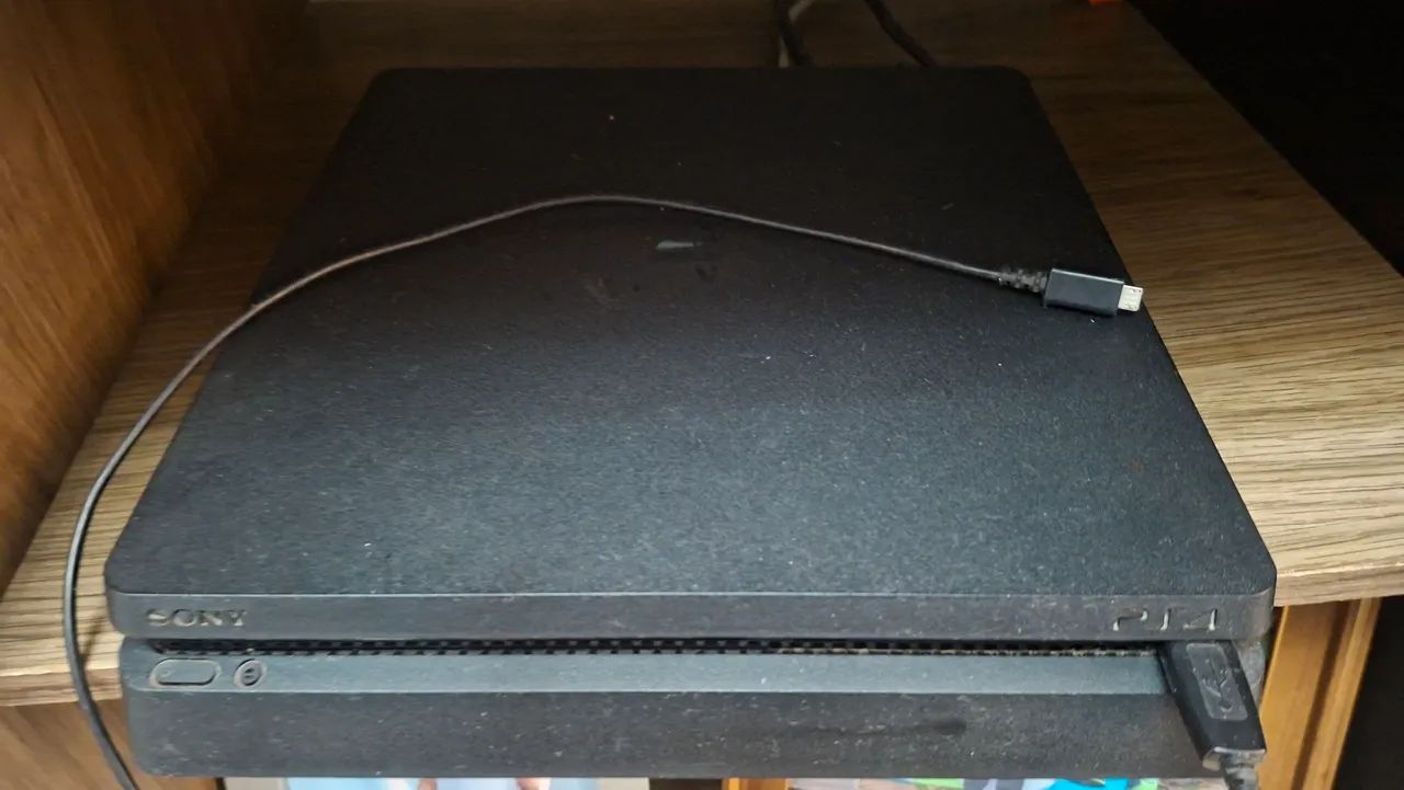 PS4 Slim | 500gb | 4 controles