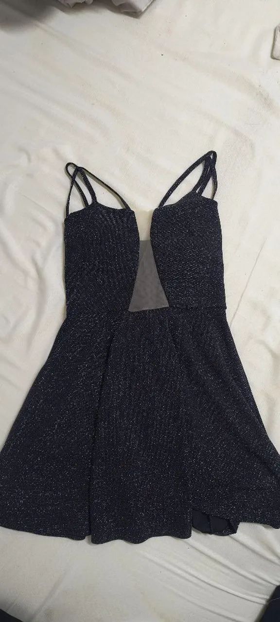 Vestido Preto com Brilho e Decote em Tule - Foto 2