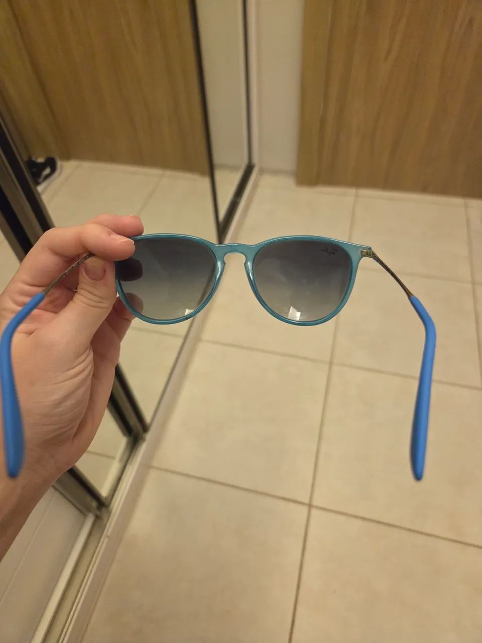 Óculos de sol rayban modelo erika - Foto 2