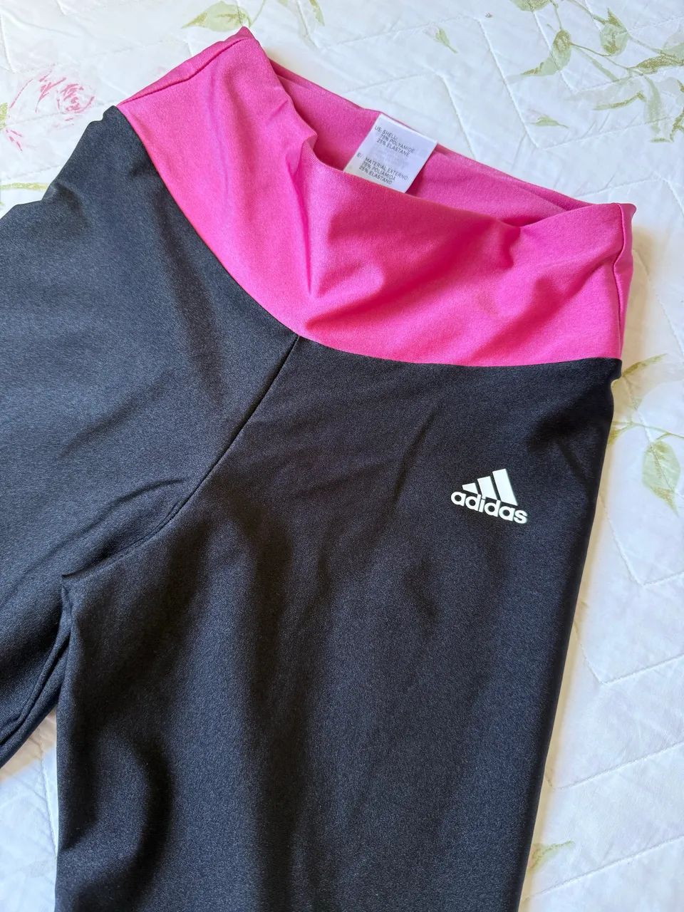 Calça legging preta com rosa- adidas  - Foto 2