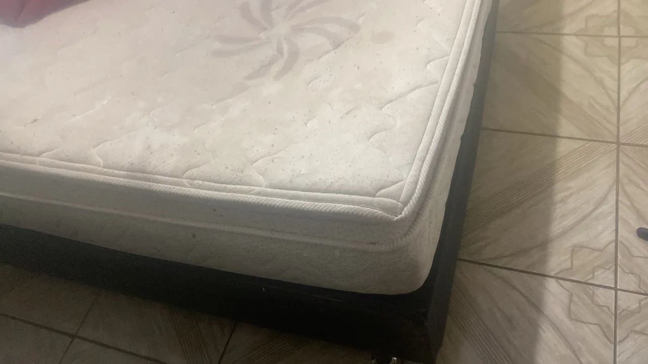 Vendo cama casal colchão e base 