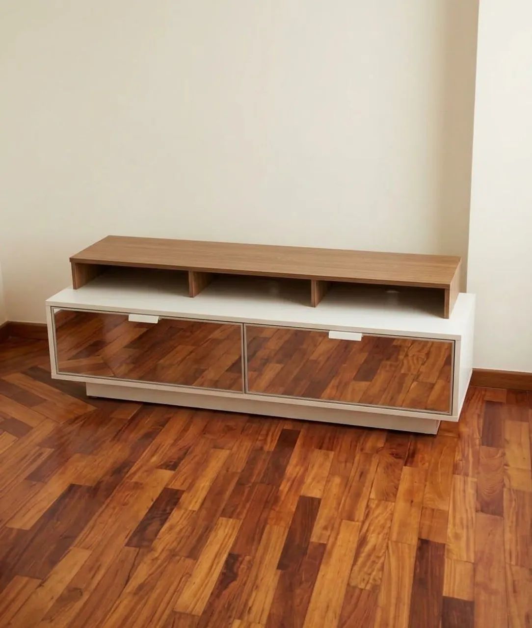 Rack planejado espelhado 