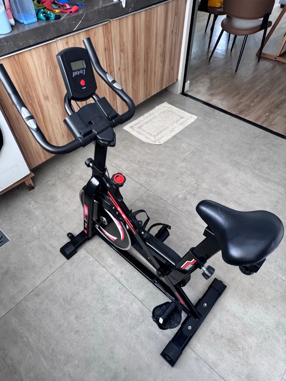 Bicicleta ergométrica roda inércia 17kg - Foto 3