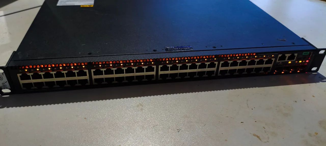 Switch HPE FlexNetwork 5510 48G 4SFP+ HI - Modelo JH146A