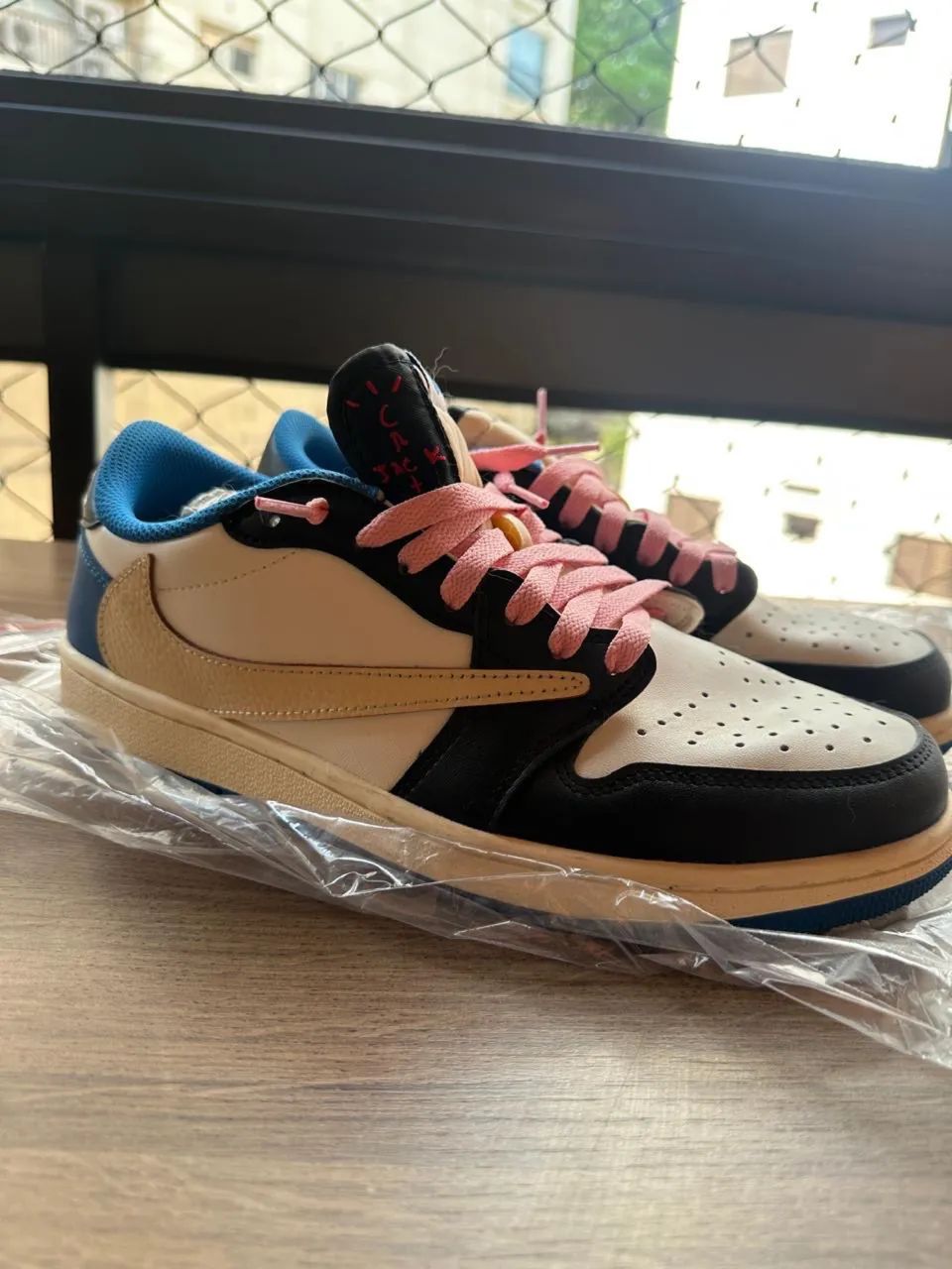 Jordan 1 low Travis Scott