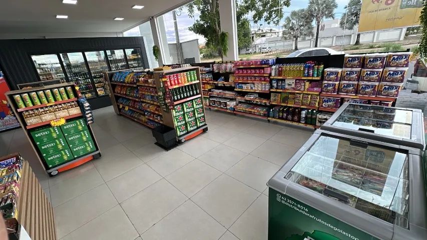 Loja de conveniência em funcionamento 