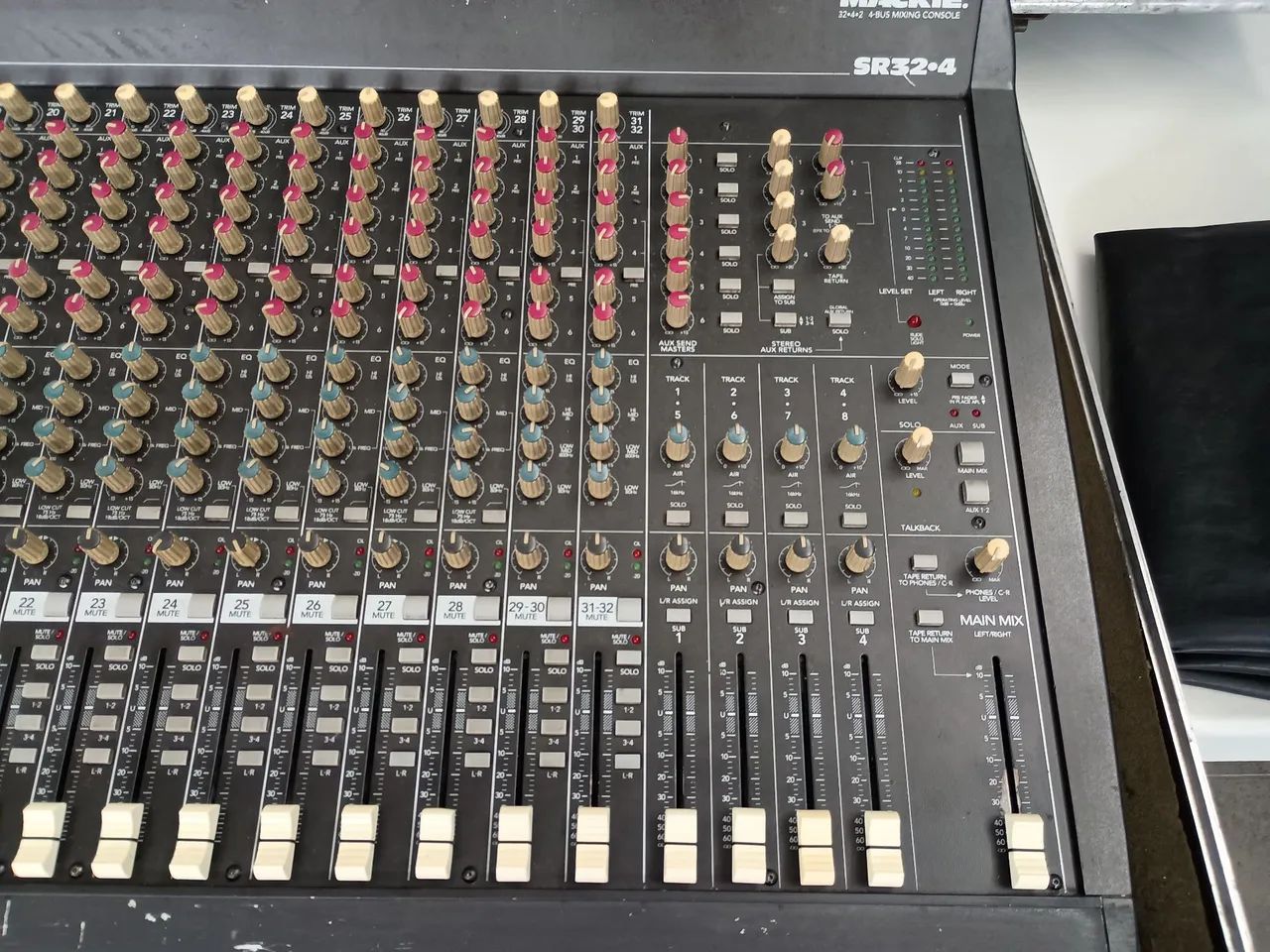 Mackie vlz Sr 32.4 mesa analógica  - Foto 4
