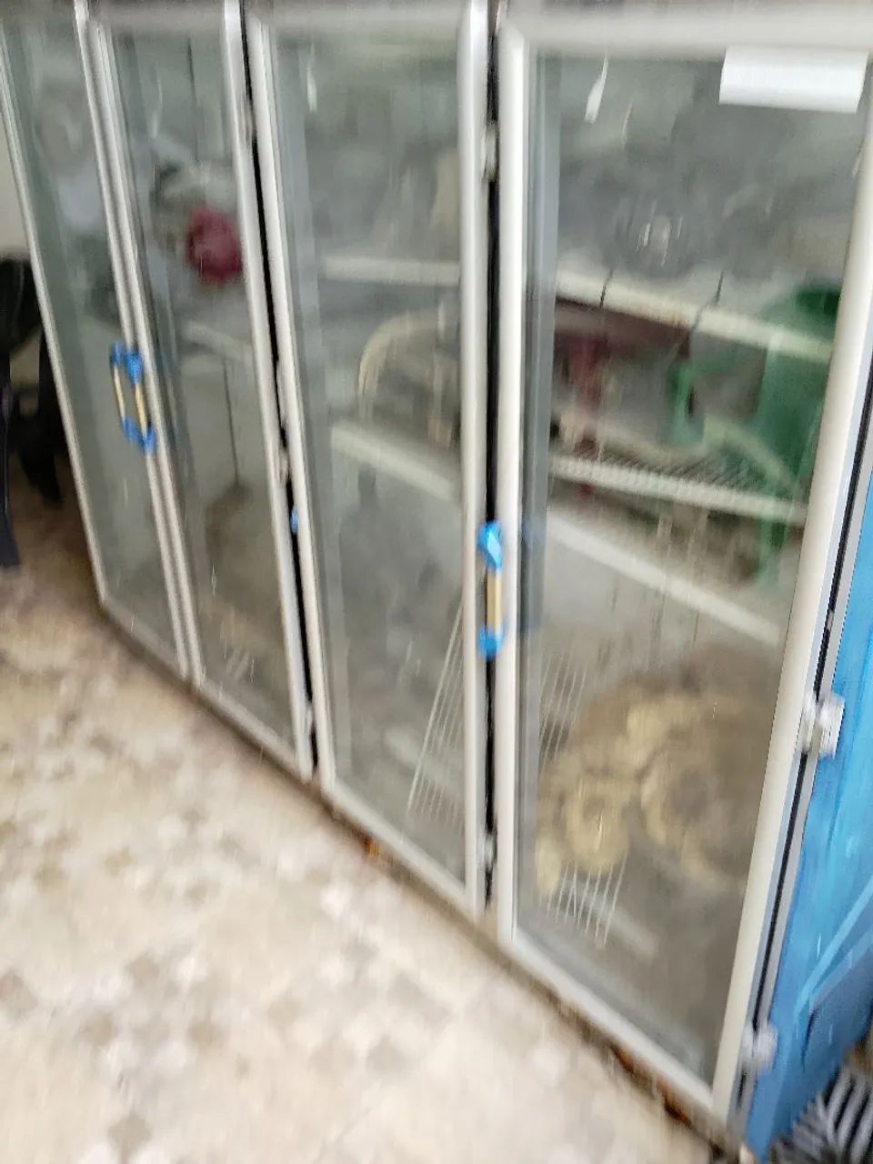 expositor refrigerado comercial vertical de várias portas - Foto 5