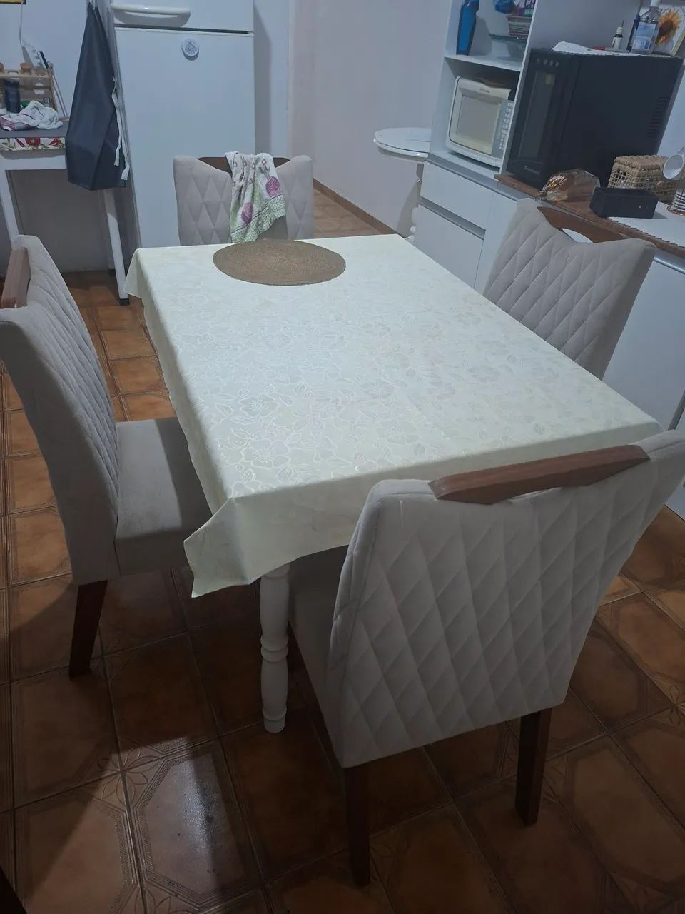Mesa e cadeiras 