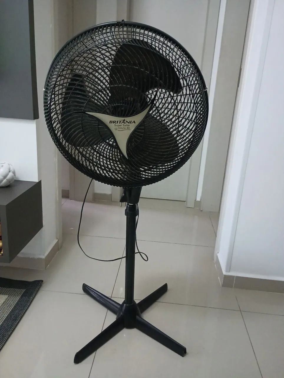 Ventilador de coluna Britânia 40, excelente estado.