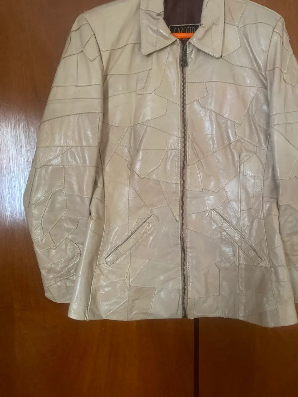 Casaco feminina de couro legítimo marca Cazotto.  - Foto 3