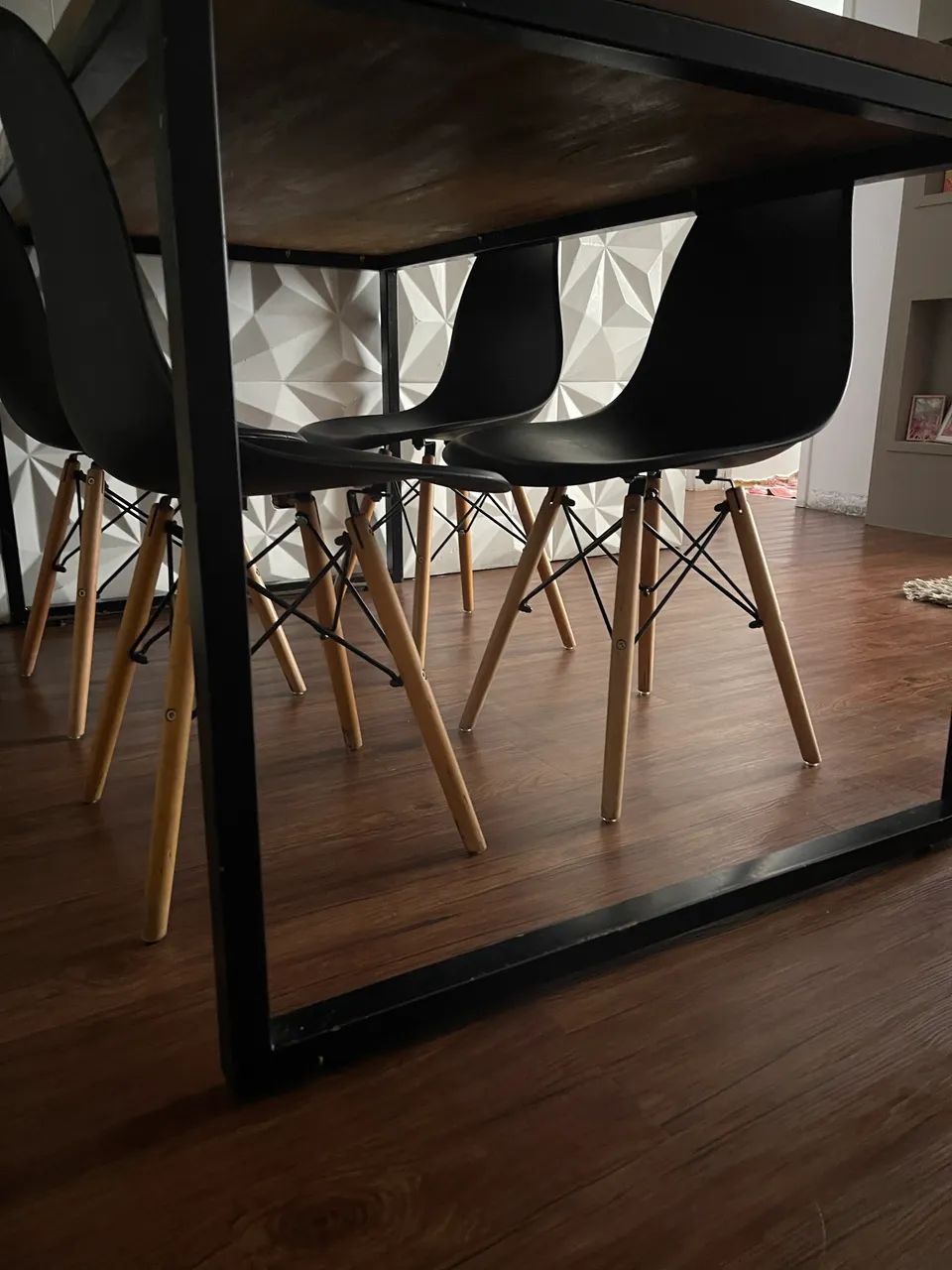 Mesa de madeira maciça com base de metalon  - Foto 5
