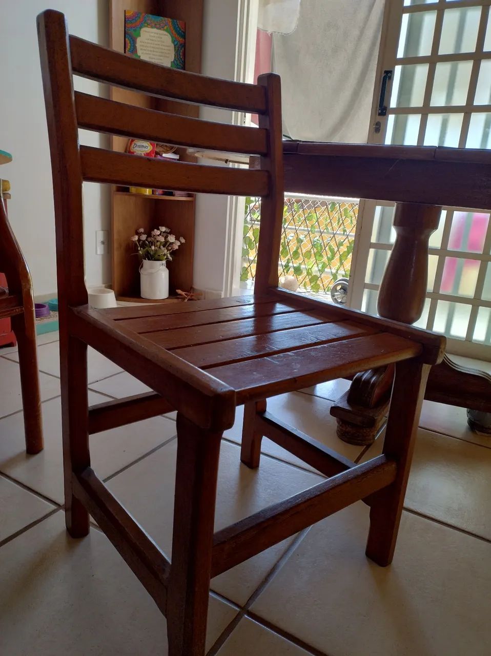 Mesa de Jantar Redonda Extensível em Madeira Maciça + 4 Cadeiras - Foto 5