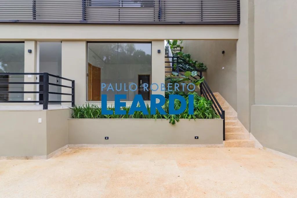 CASA ASSOBRADADA - JARDIM GUEDALA - SP