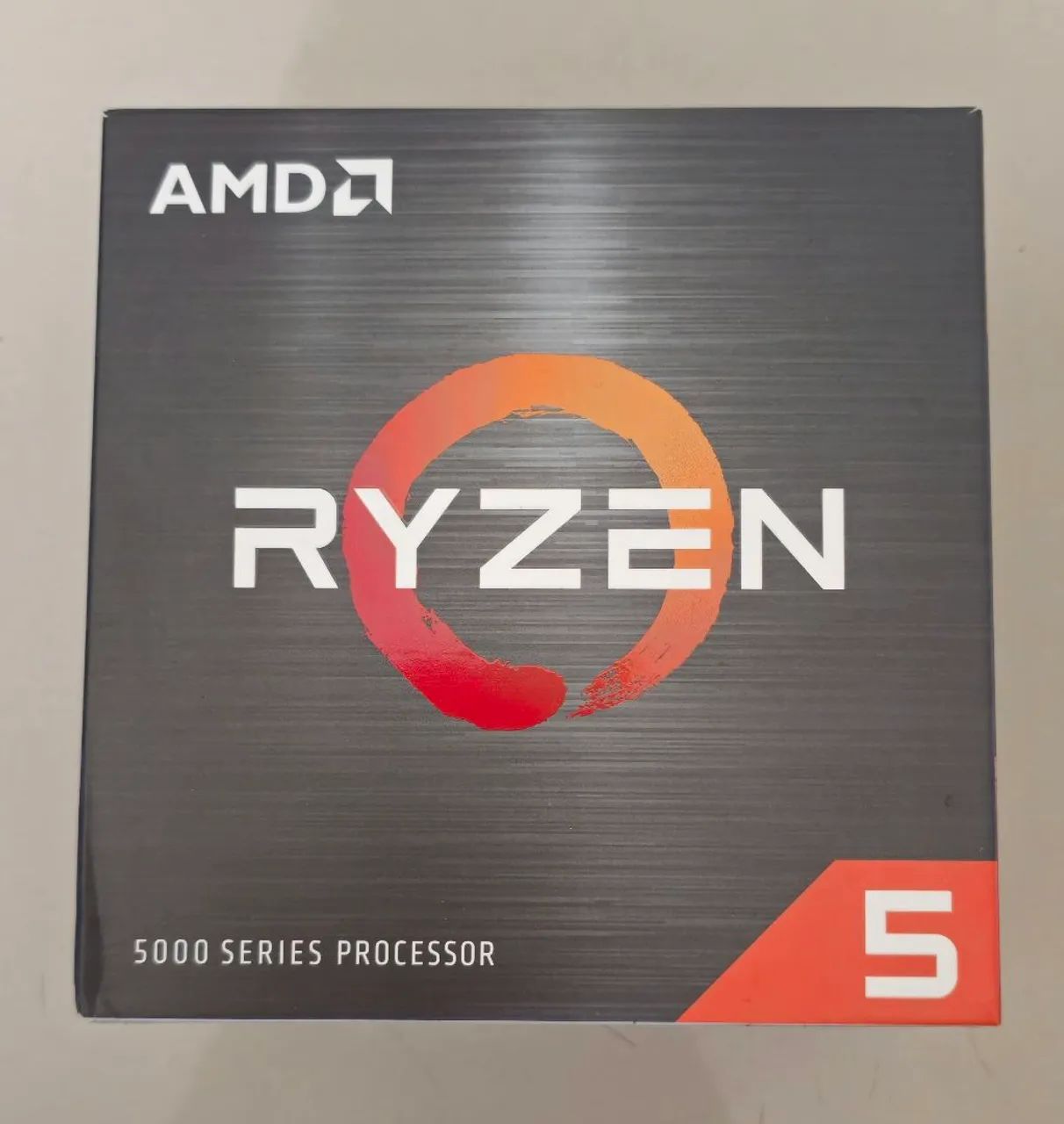 Processador Ryzen 5 5600 na caixa com cooler