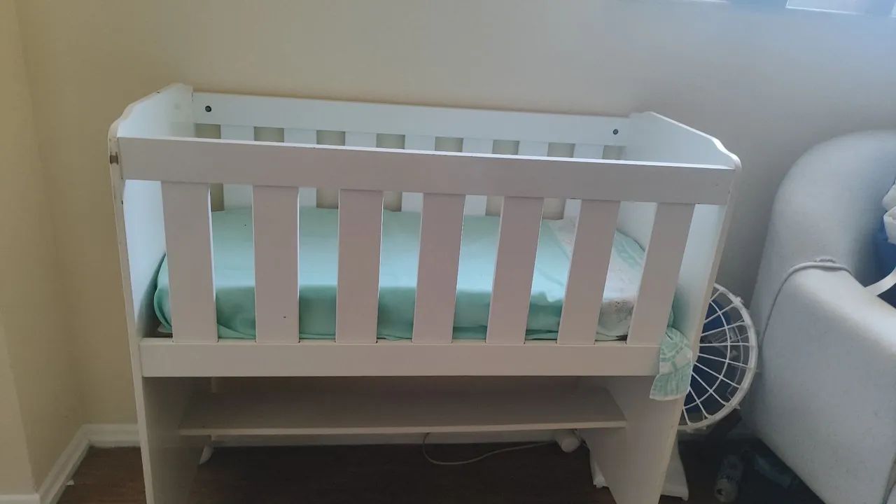 Mini berço com rodinhas e colchão 