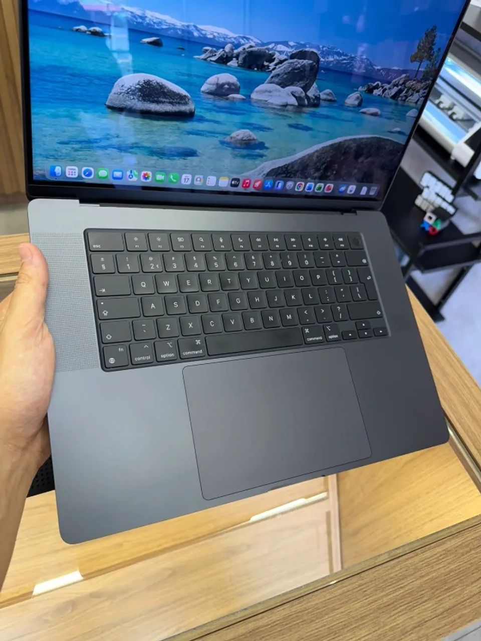 Macbook Pro M3 Pro 16