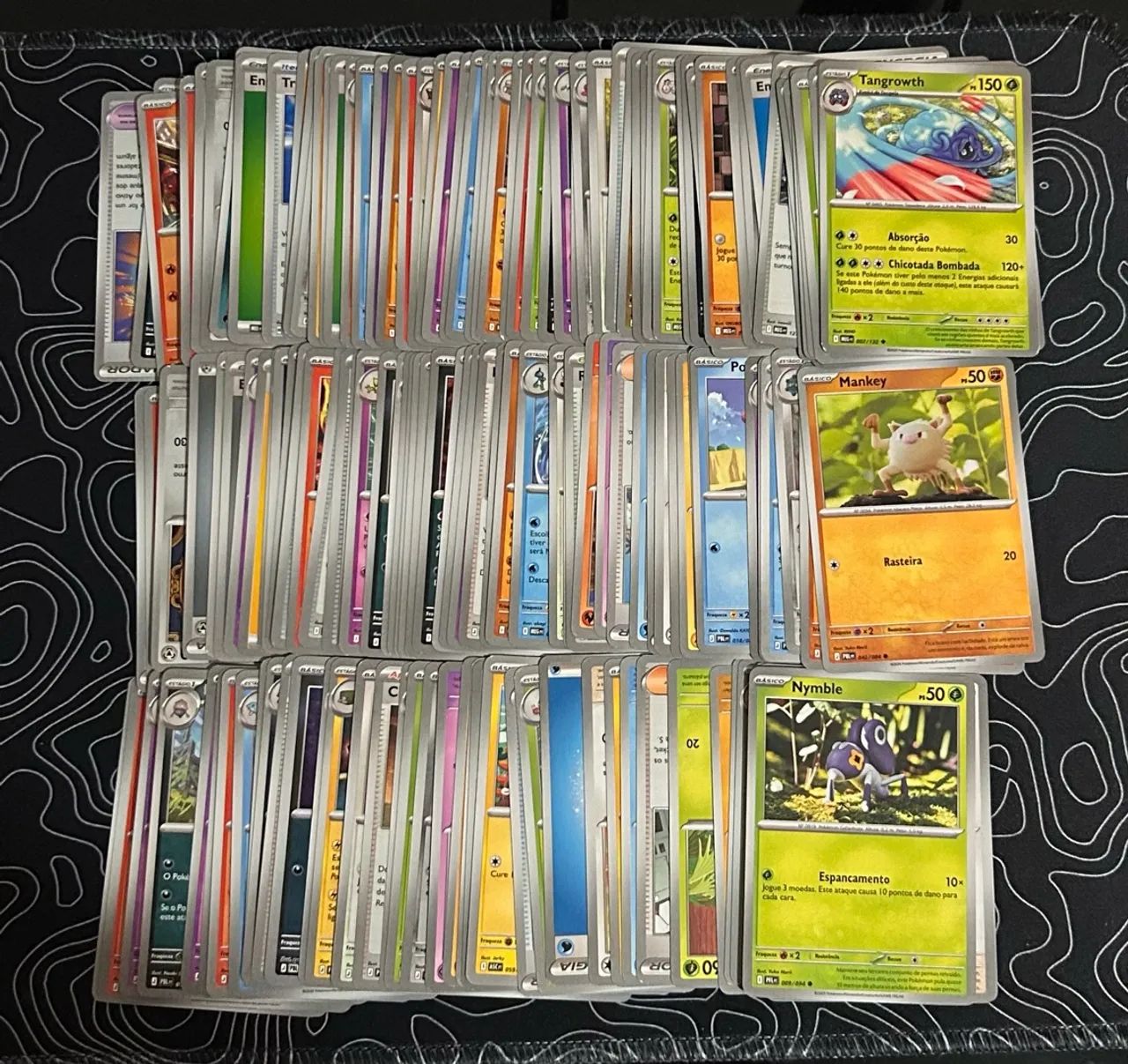 150 Cartas Pokémon em estado de novas 