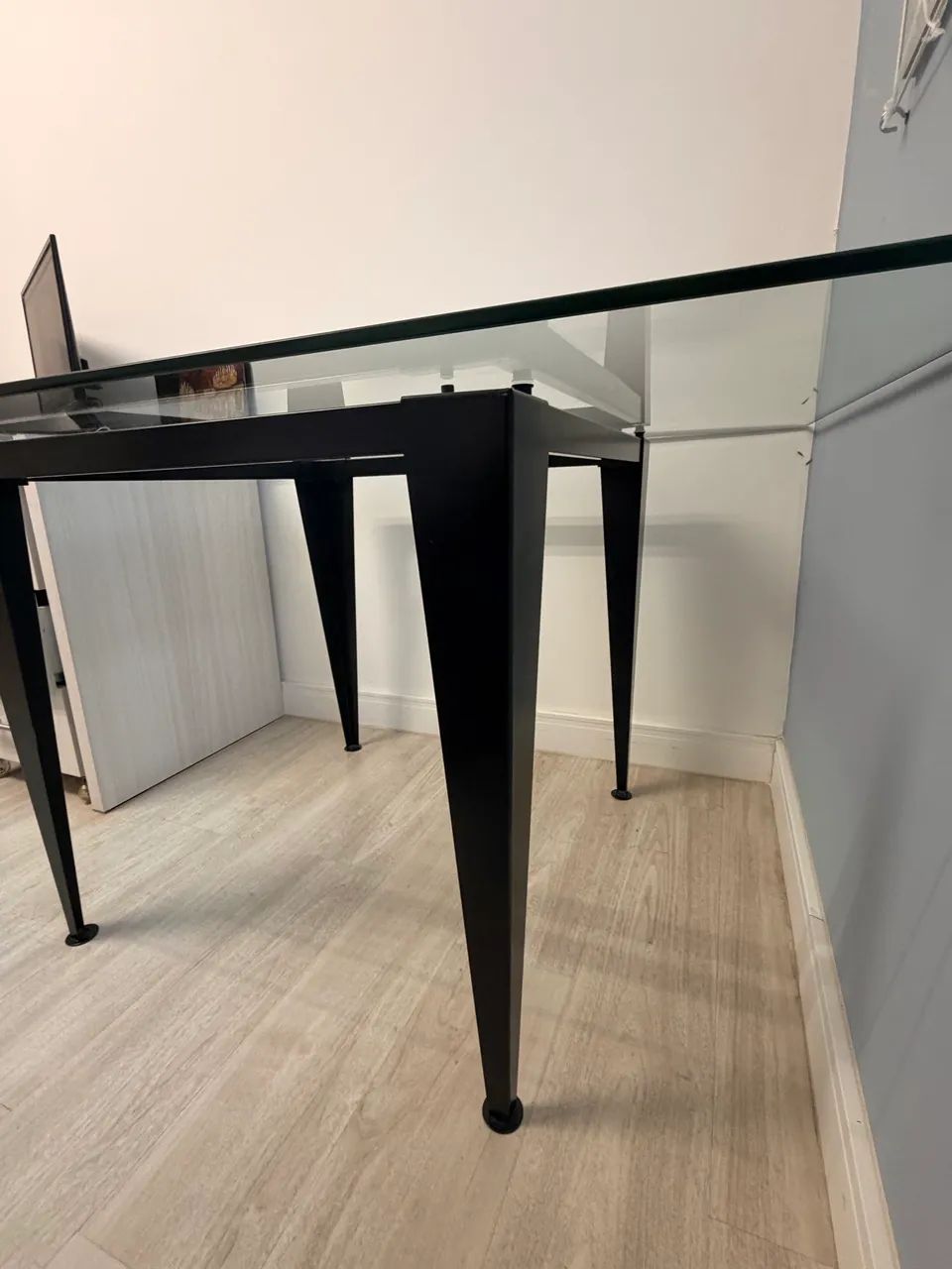 Base de mesa ferro 1,3x0,7 com tampo vidro temperado 
