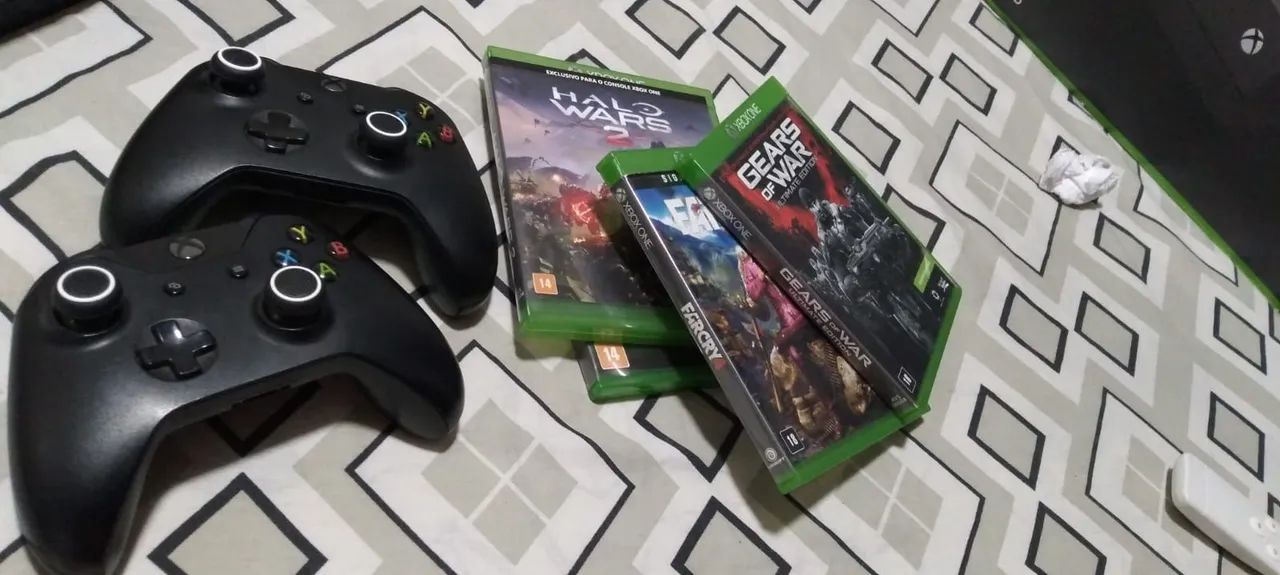 ? **Xbox One X 1TB - Kit Completo**<br> - Foto 3