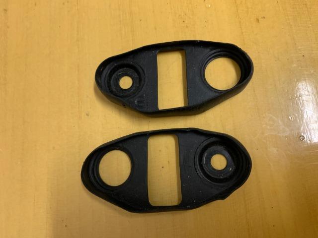 Acabamento borracha limitador de porta jeep renegade original - Foto 3