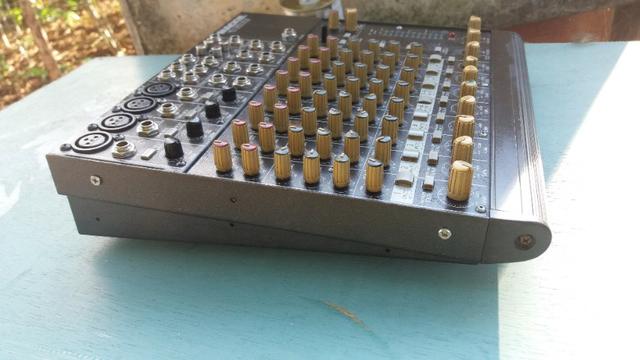 Mesa de som mackie 1202 vlz 12 canais - Foto 2