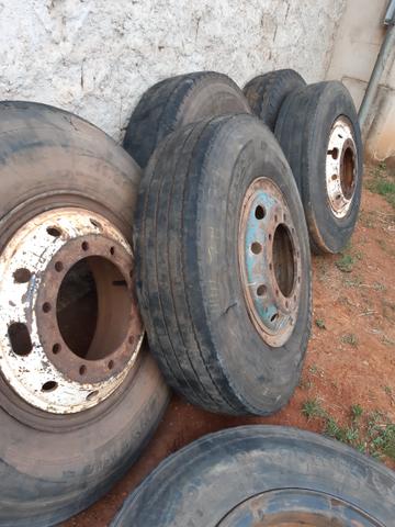 Pneu 1.100 com roda