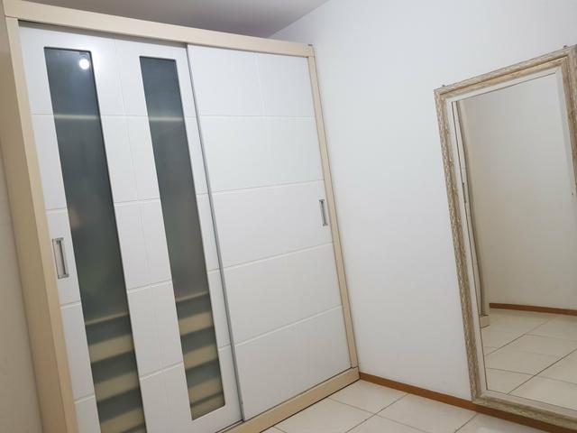 Alugo quarto mobiliado p mulher e - Foto 2