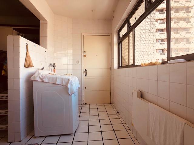 Apartamento Beira-mar 4 quartos, 2 suítes e 3 vagas, super conservado - Foto 16