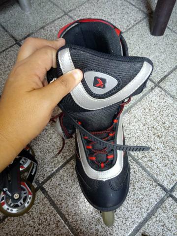 Patins com acessórios de proteção - Foto 2