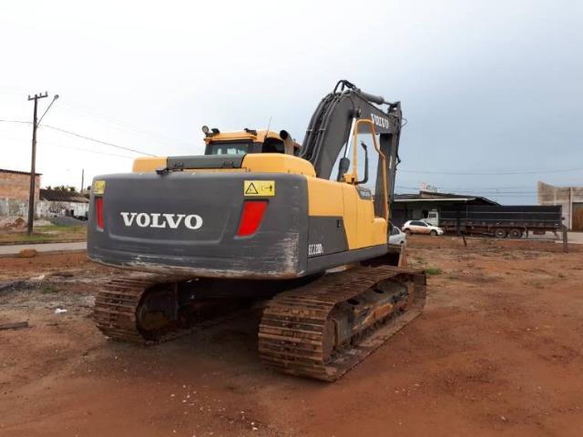 Escavadeira volvo EC 220bDL - Foto 2