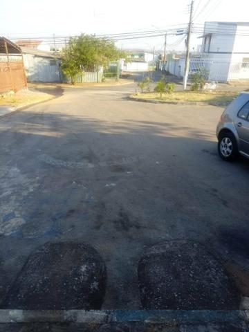 Vendo uma casa na 502 com 3 quarto, do lado fórum, bem perto do metrô,
