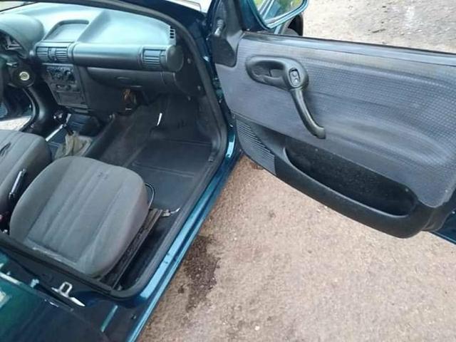 Corsa 99 completo abaixei o preço pra vende logo aceito troca por moto - Foto 16
