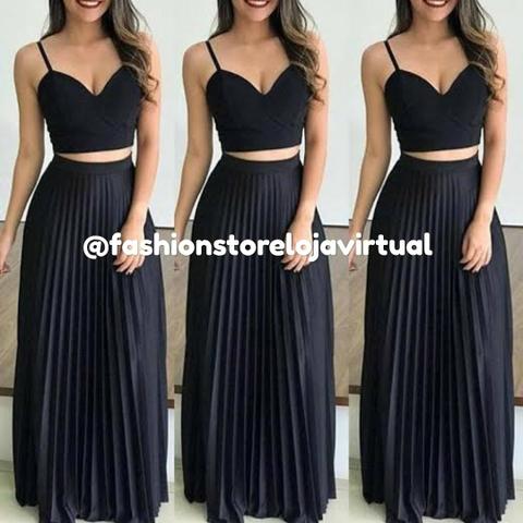 Look muso saia longa plissada e top cropped Tam único