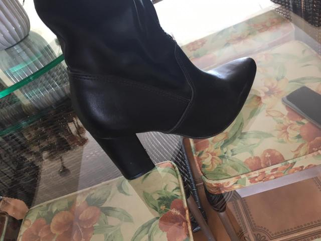 Bota com salto / cano longo / feminina