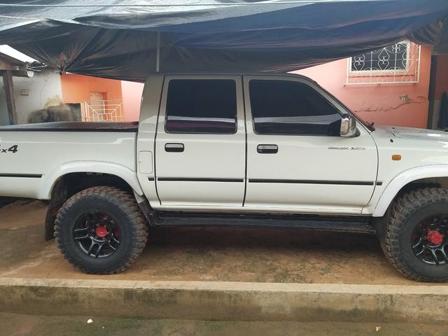 Toyota Hilux ano 2002
