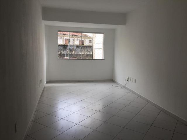 Apartamento no centro da cidade com 3 quartos - Foto 2