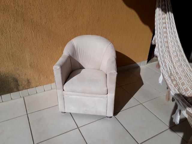 Vende-se poltrona recem forrada - R$150 - Foto 4
