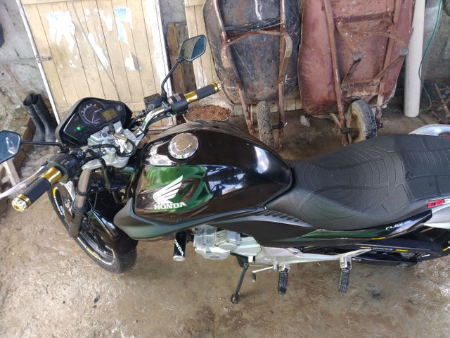 Cb300 bem conservada vando e troco por xre - Foto 4