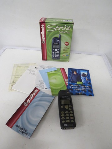 lote de celulares antigos na caixa - Foto 3