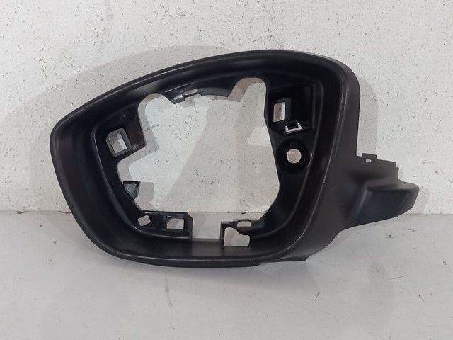 Moldura Retrovisor Peugeot 208   2012/2018 esquerdo 