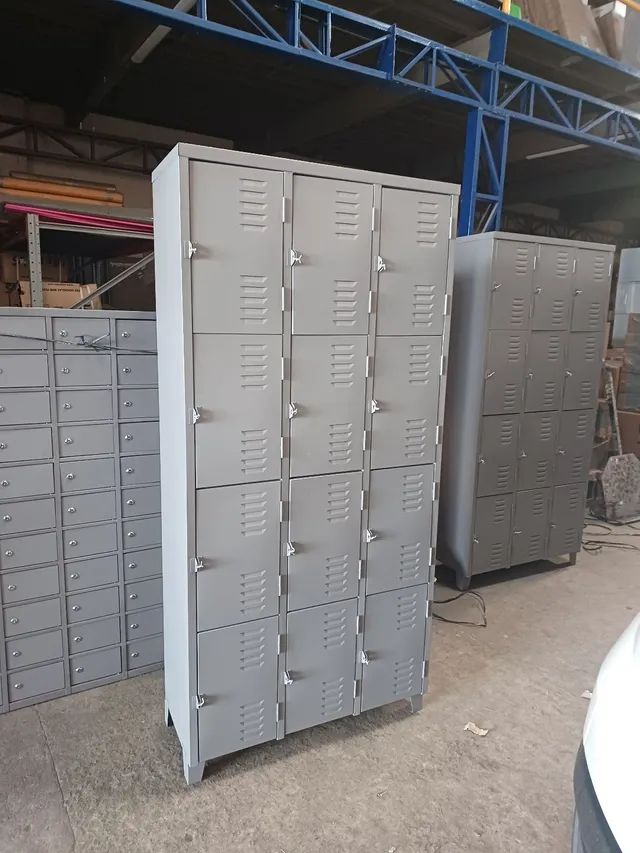 Roupeiro de aço com 12 portas pequenas.( Só Novos  )
