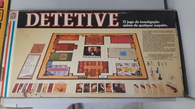 Exata Publicidade e Propaganda - Objetos do Baú: Jogo Detetive Um clássico  mundial dos jogos de tabuleiro! Detetive (originalmente e em Portugal  Cluedo; nos Estados Unidos, Clue) é um jogo de tabuleiro