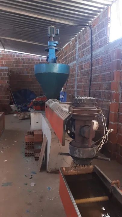 Extrusora recuperadora 90mm  com banheira inox, picotador e alimentador forçado