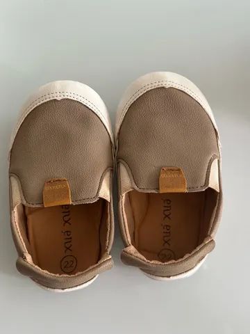 Sapato para bebê  bege e branco 