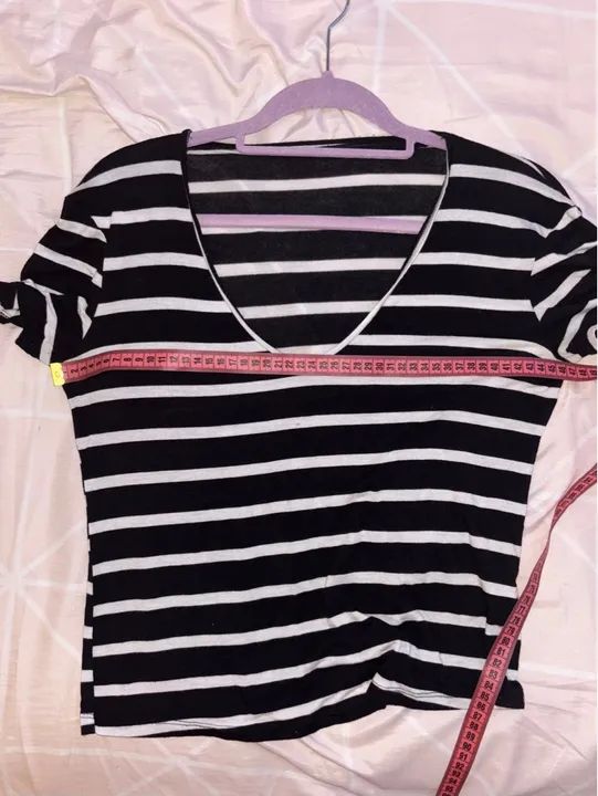 Camiseta listrada preta e branca - Foto 5