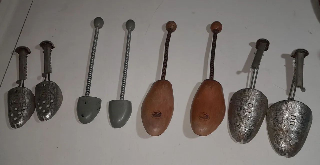 Esticadores de Sapato em Madeira e metal 